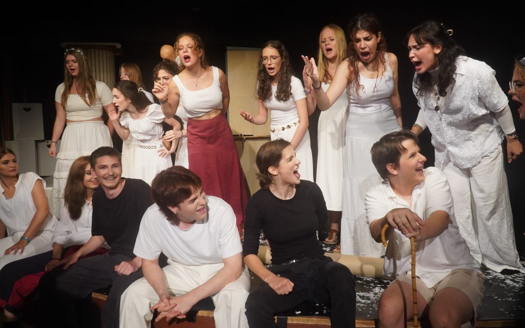 Die Theater-AG2 präsentierte „Kriegsgelyste“